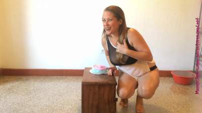 lilly-with-cakes-and-chocolate_2.jpg